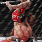 Rampage对Ryan bader 运用slam(猛烈地摔,砸,一种摔技术)